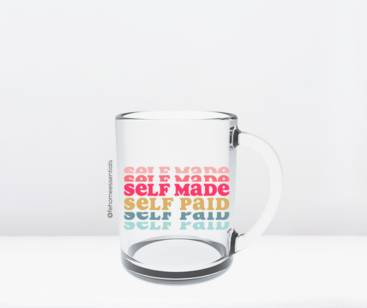 Taza de vidrio hecha a sí misma